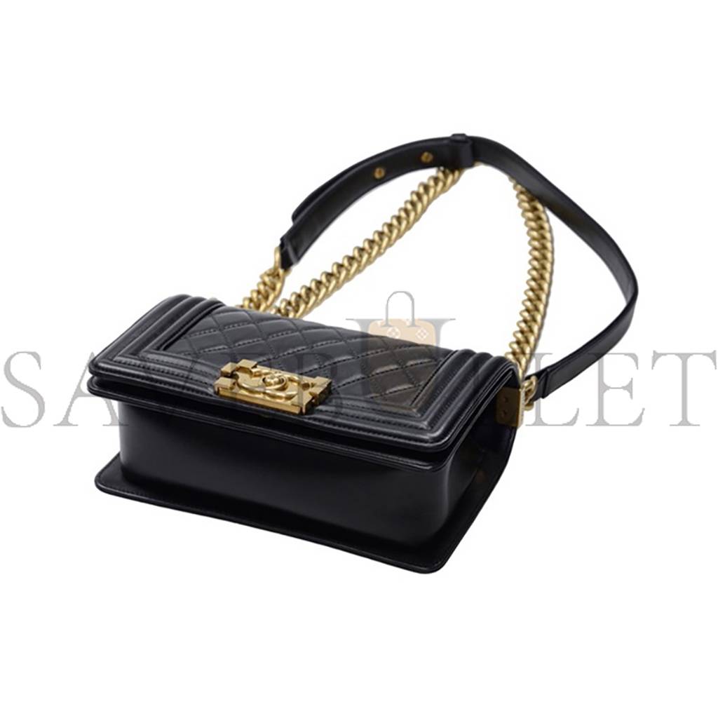 CHANEL SMALL BOY CHANEL HANDBAG GOLD HARDWARE   A67085 Y09876 94305 (20.5*12*8.5cm)